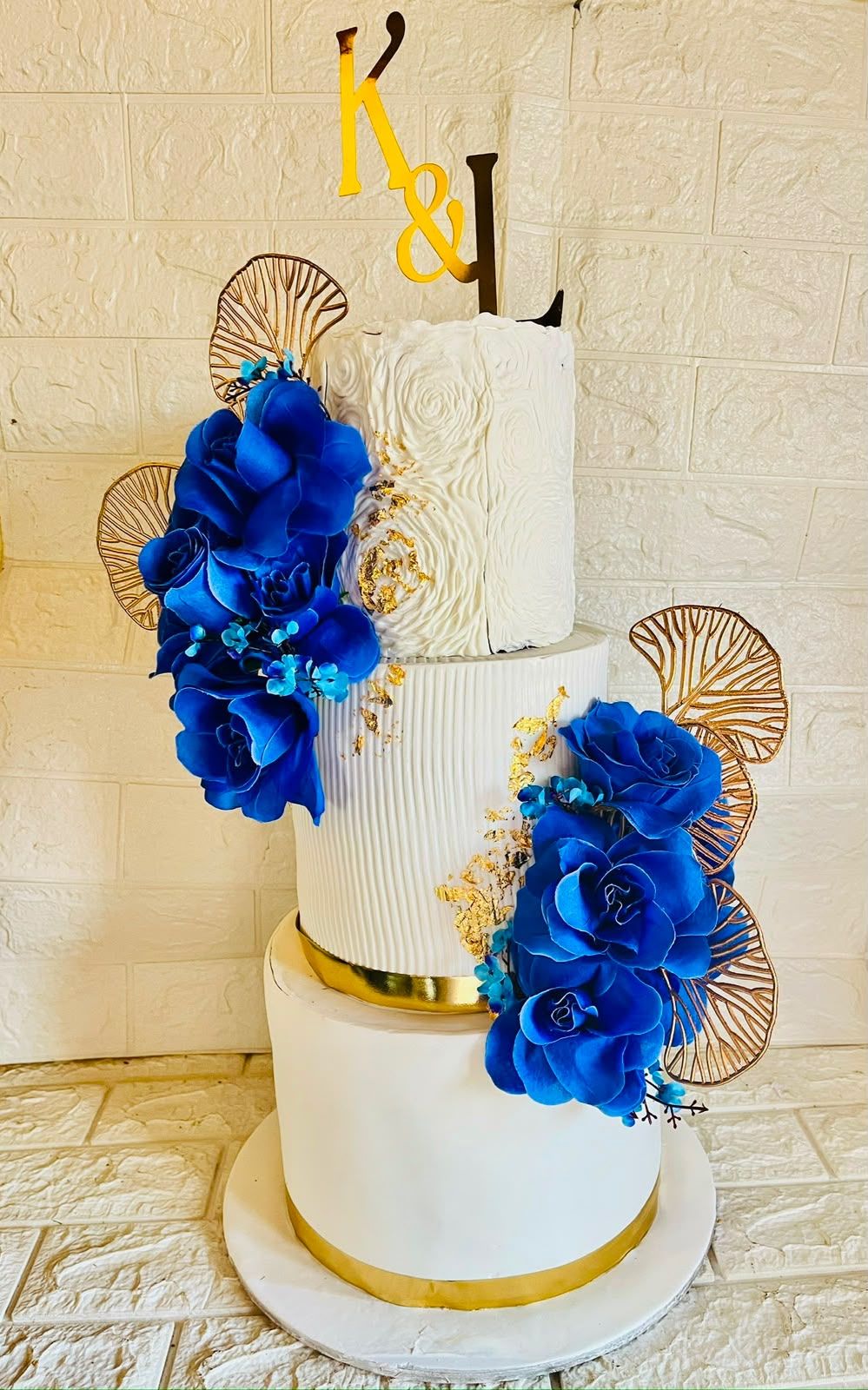 Royal Blue Rose Wedding by Baked by Buhlebenkosi